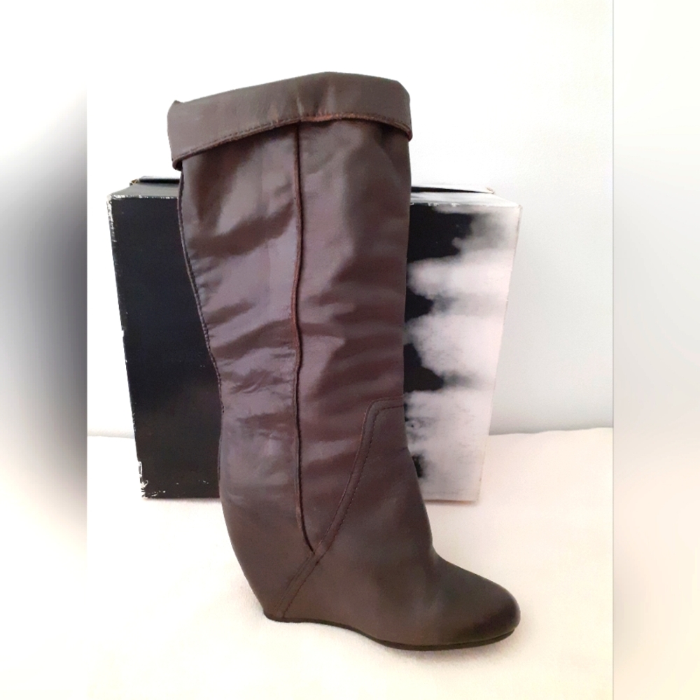 Boots - Picture 2 of 6